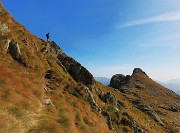 29 Seguendo la traccia-sentierino a tratti segnato da ometti per Cima di Val Pianella